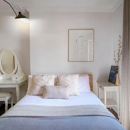 Arty & Charming Le Marais Apartment *